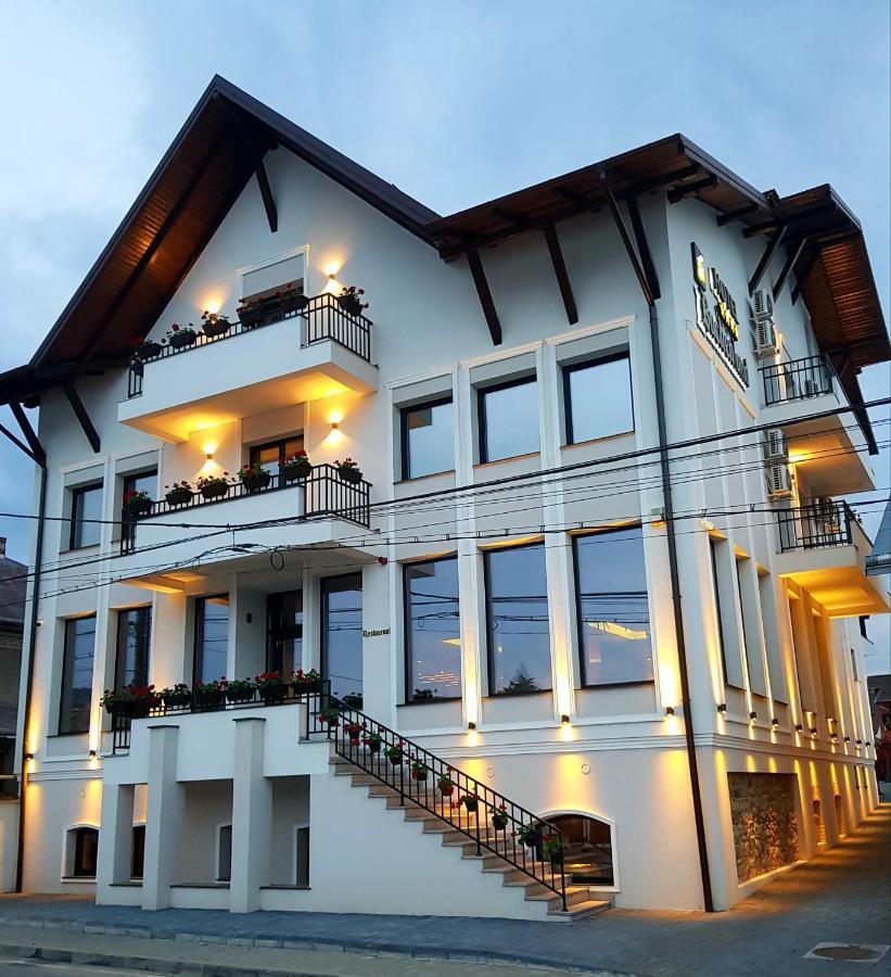 Hotel Buchenland Gura Humorului Extérieur photo